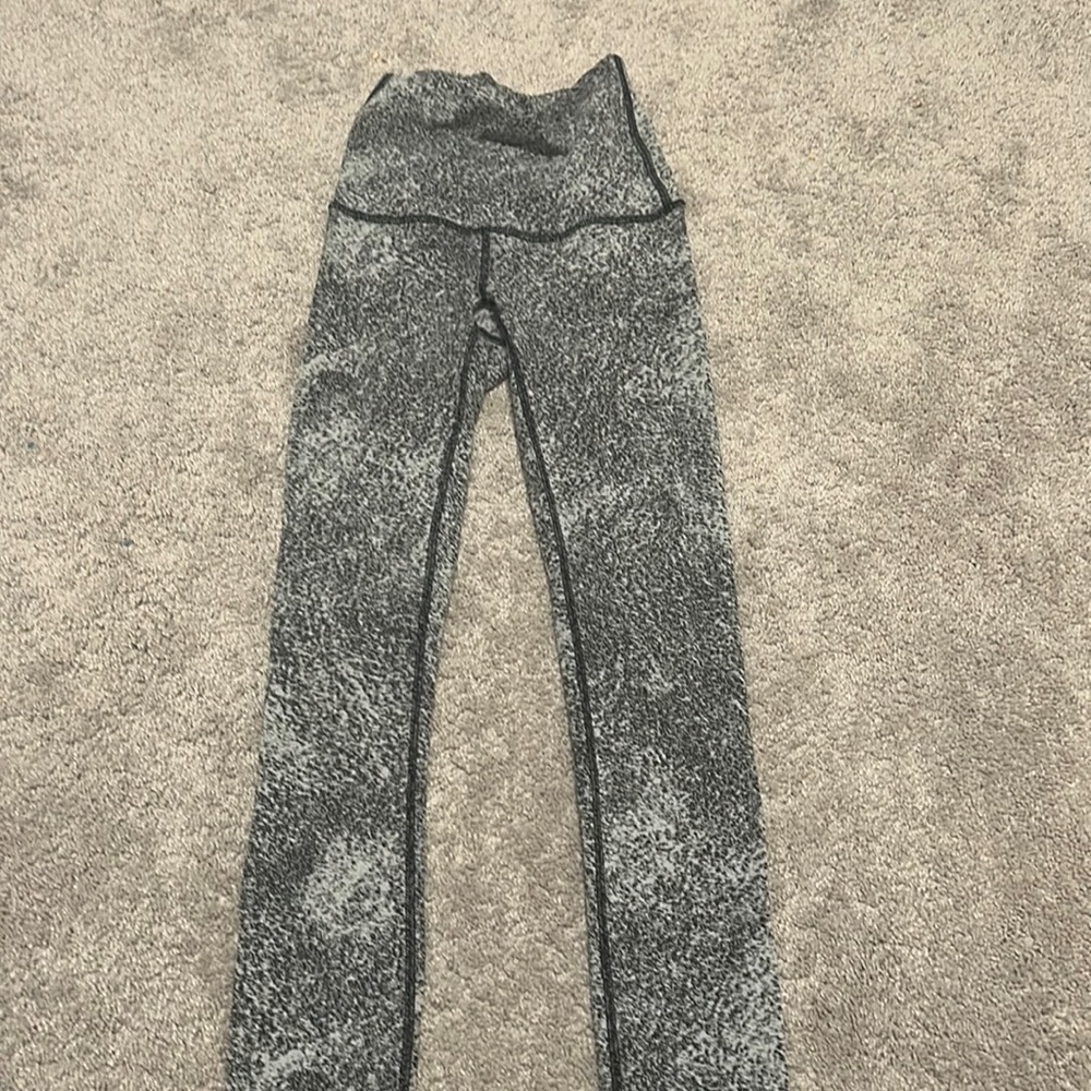 LULU LEMON LEGGINGS SIZE 2